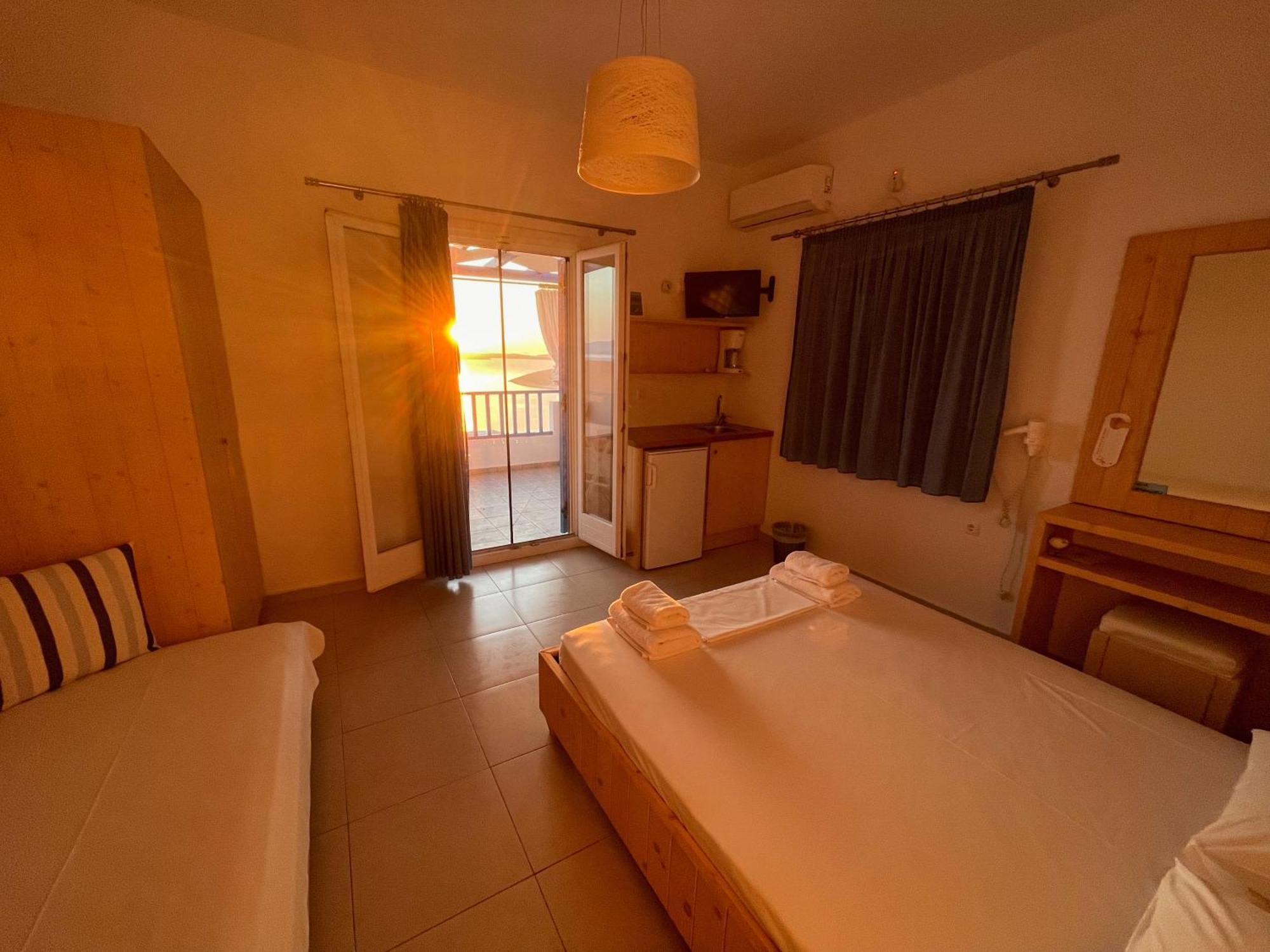 Meltemi Retreat Hotel Irakleia  Luaran gambar
